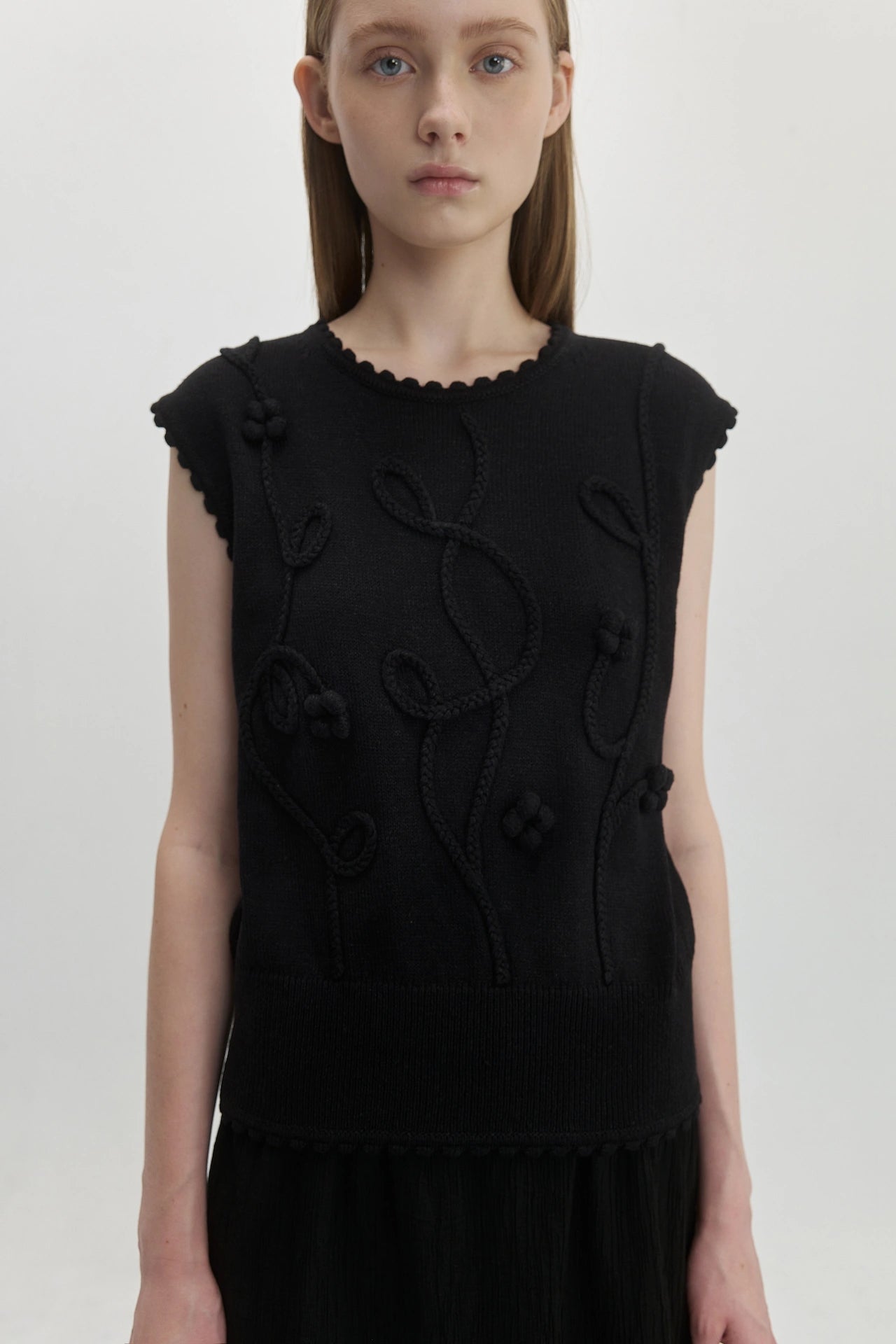 APPLIQUÉ VEST