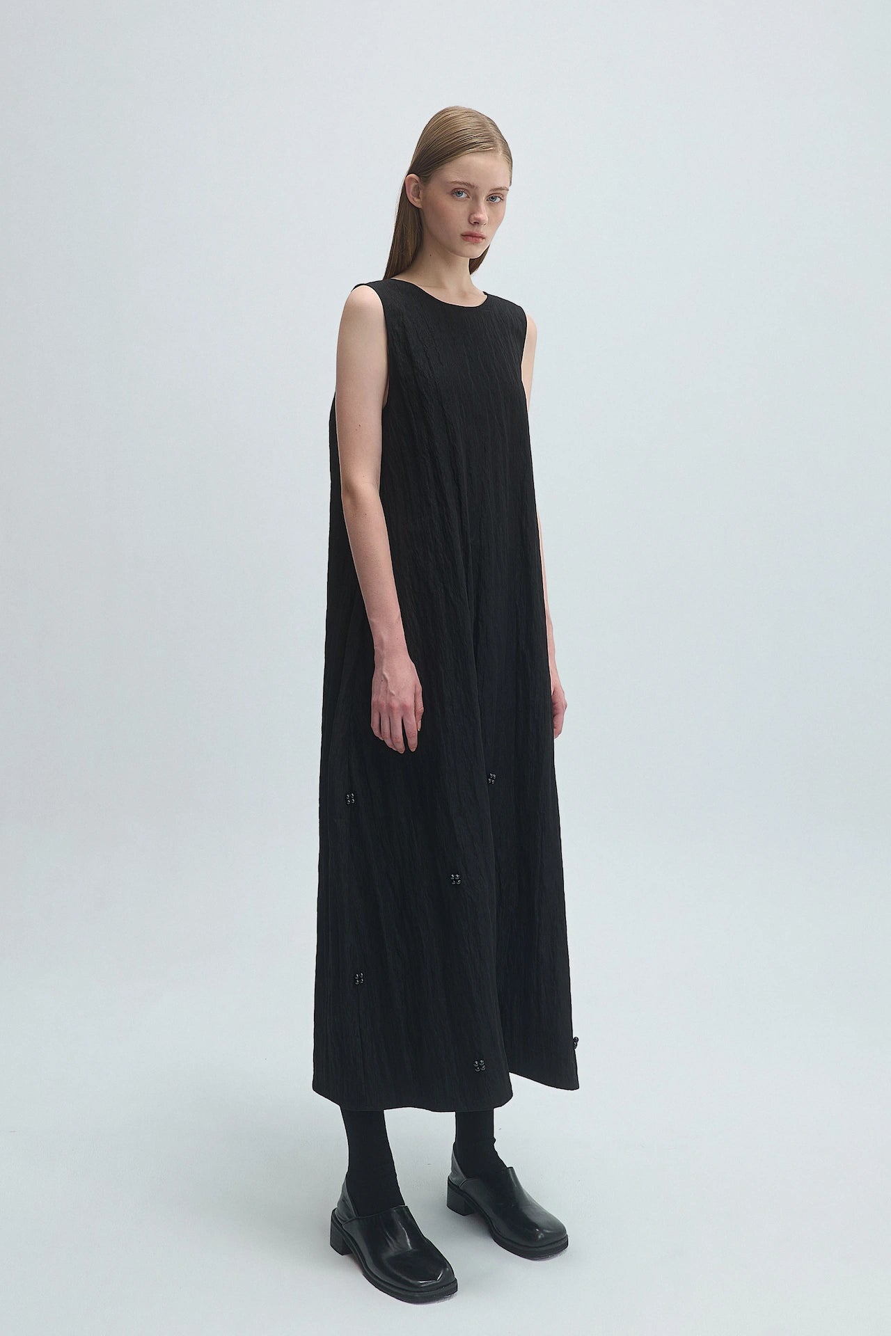 蛋型露背洋裝