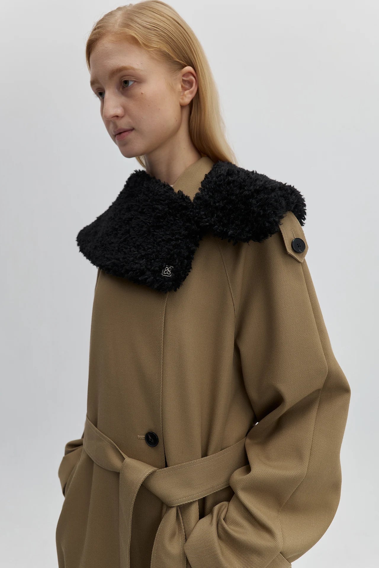 FURRY COLLAR