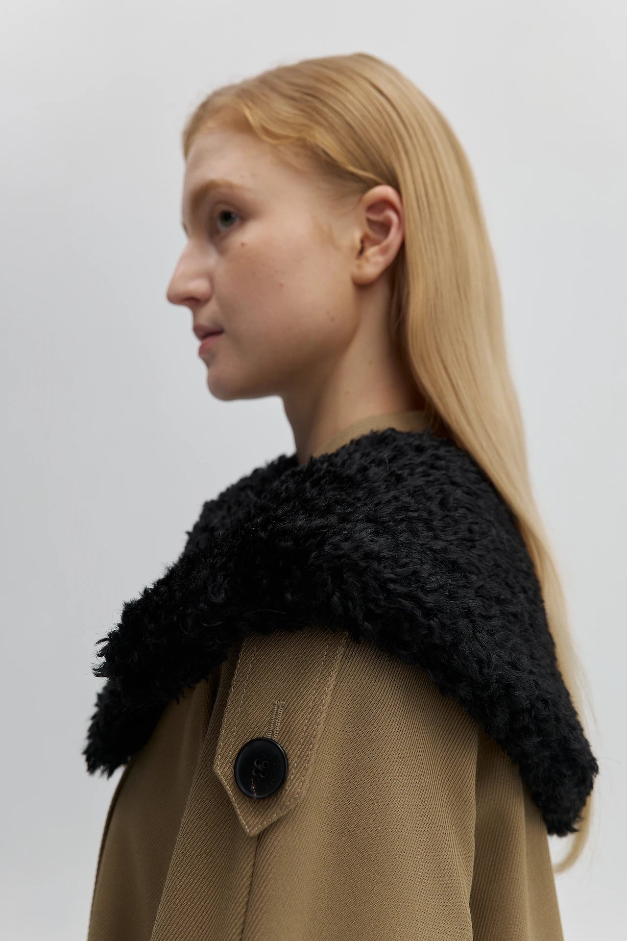 FURRY COLLAR