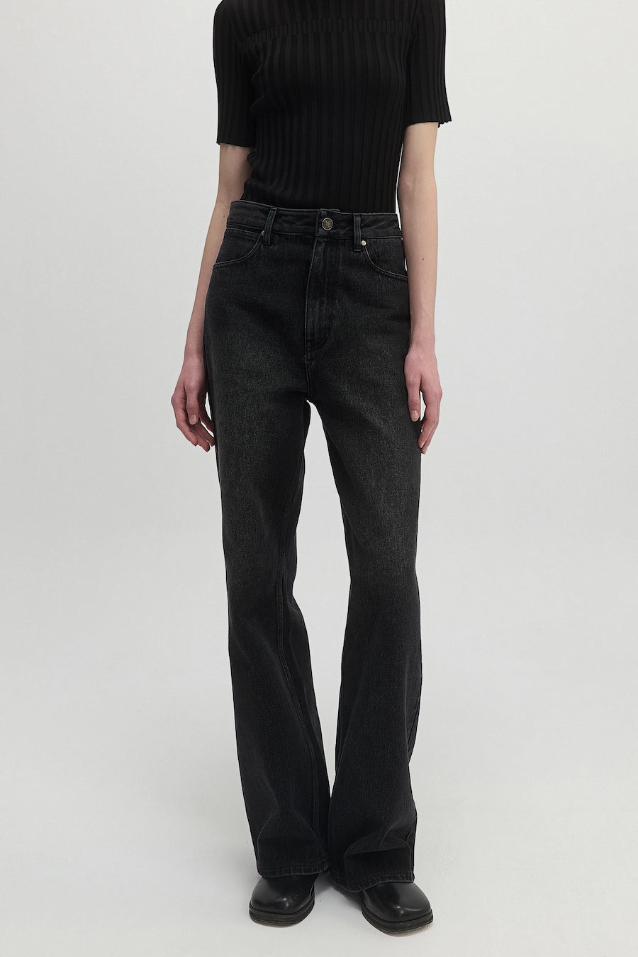 STRAIGHT-LEG JEANS