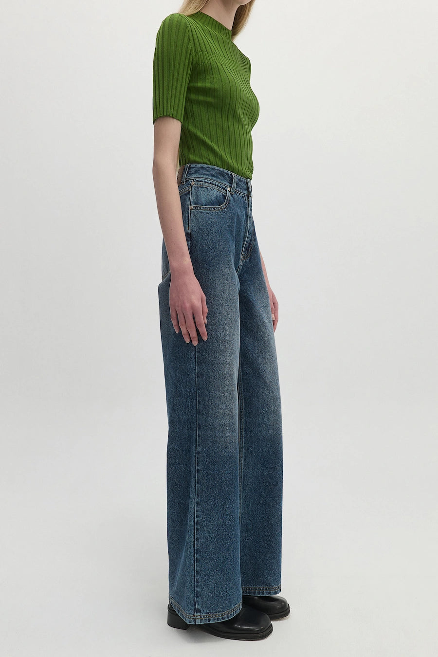STRAIGHT-LEG JEANS