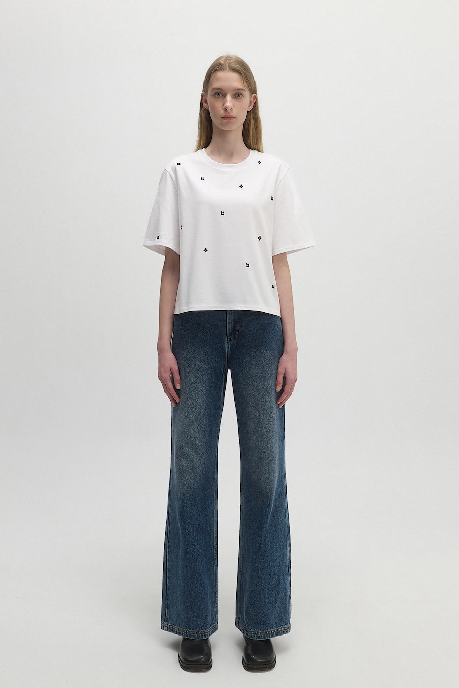 EMBROIDERED CROPPED T-SHIRT