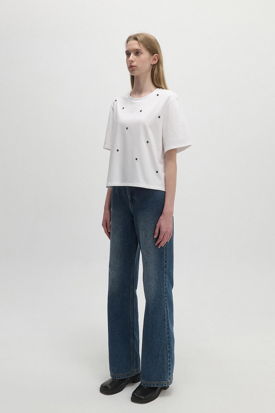 EMBROIDERED CROPPED T-SHIRT