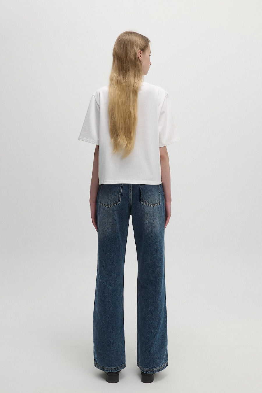 EMBROIDERED CROPPED T-SHIRT