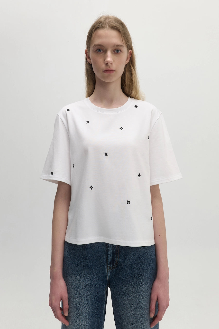 EMBROIDERED CROPPED T-SHIRT