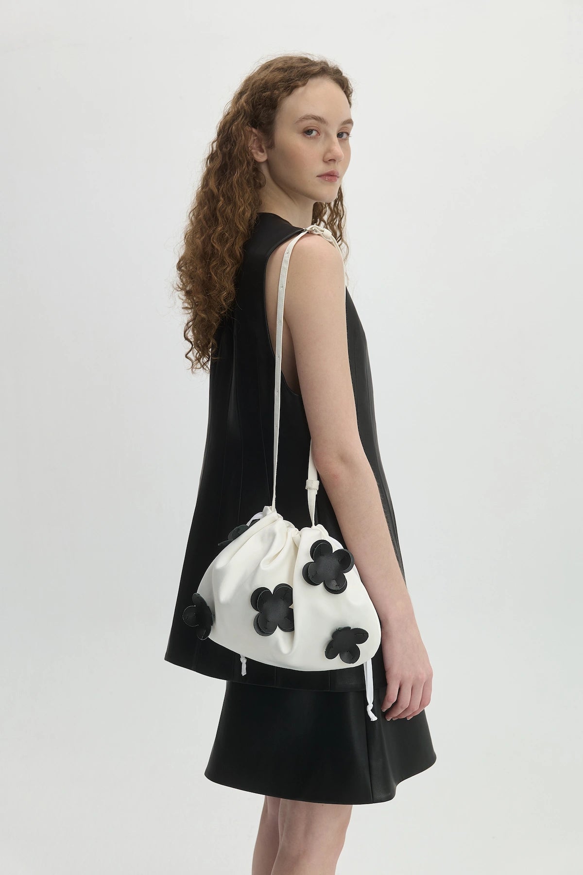 LEATHER FLOWER GATHERED BAG