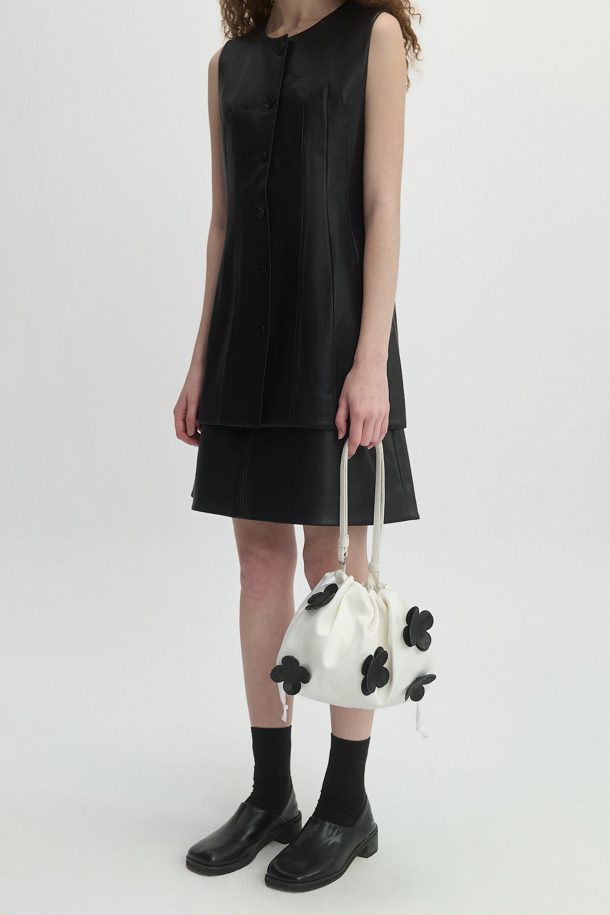 LEATHER FLOWER GATHERED BAG