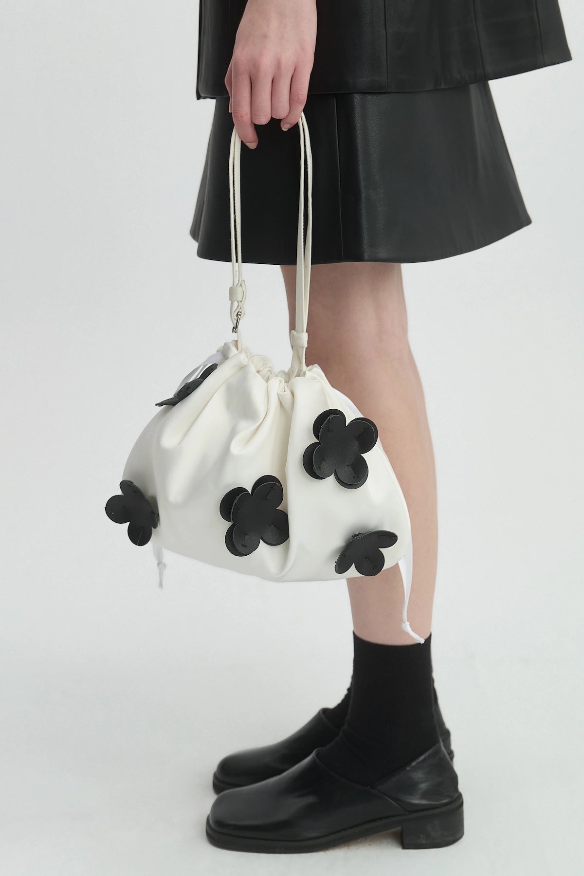 LEATHER FLOWER GATHERED BAG